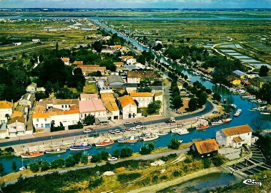 Vue aérienne du quai de l'atelier où se trouvait le ciné