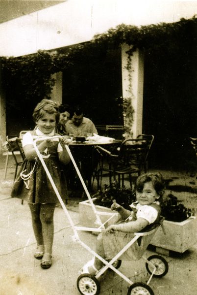 kb Annie et dany devant la buv penaud