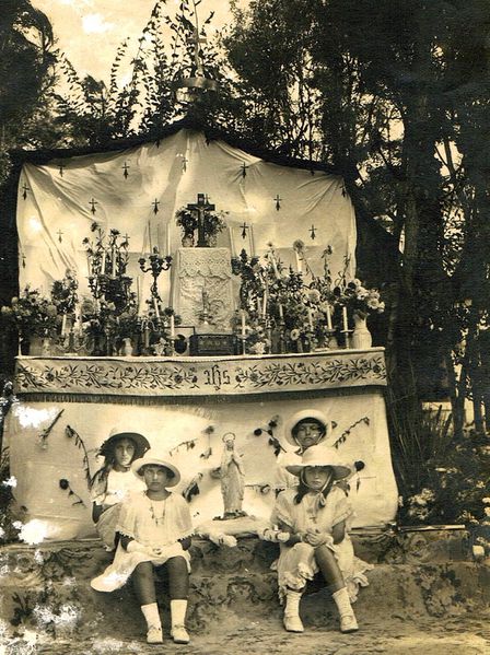 Un des autels fleuris lors de la fête de l'Assomption