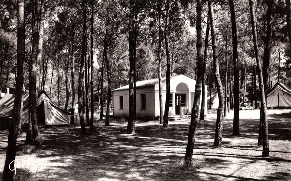 Colonie d'Ugine. Marcel assure la maintenance des sanitaire