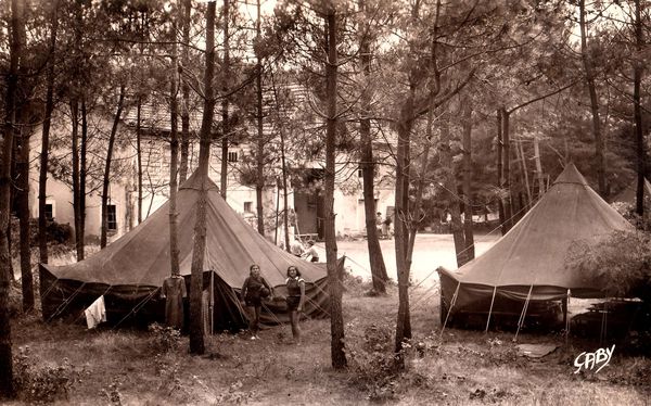Camp de jeunes filles à la ferme Saint Martin juste après