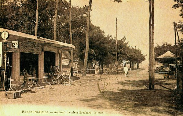 z 1 Place Brochard. Année 1931. A droite,manège du grand
