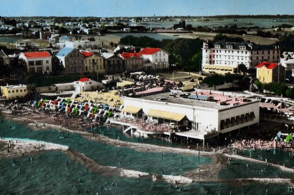 f Derrière le Sporting de Pontaillac, le grand hôtel de l