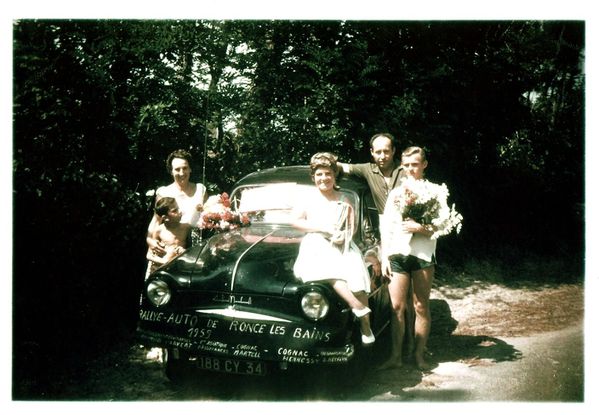 Les vainqueurs du premier rallye.De gauche à droite Suzann