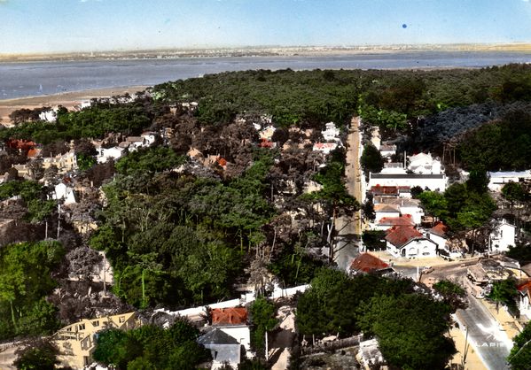 Vue aérienne du cinéma Saint Martin avenue de Beaupréau,