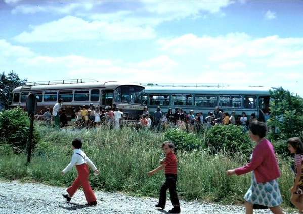 Un des nombreux voyages scolaires organisés par les maîtr