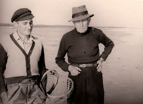 A gauche Julien en compagnie du Comte de la Luze.