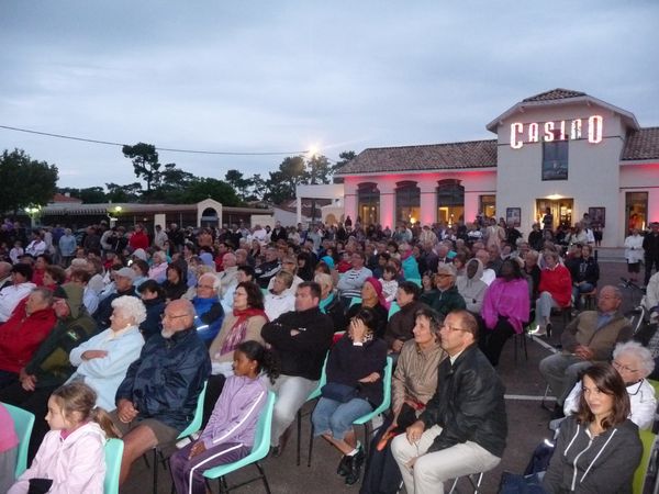 Le public frigorifié apprécie le spectacle