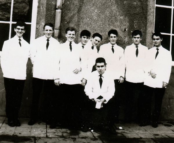 e Brigade de restaurant à l'Ecole Hôtelière.Allain est l